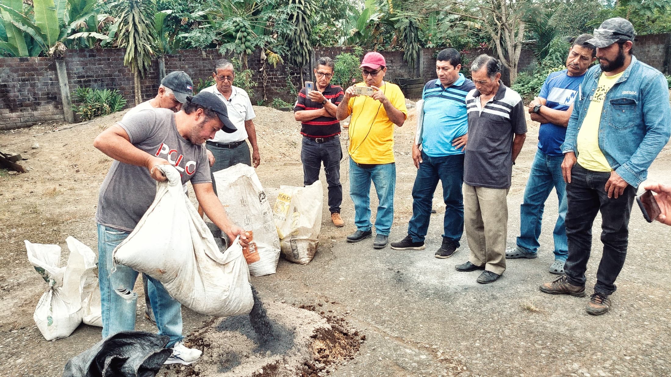 Agricultores trabajando en campo